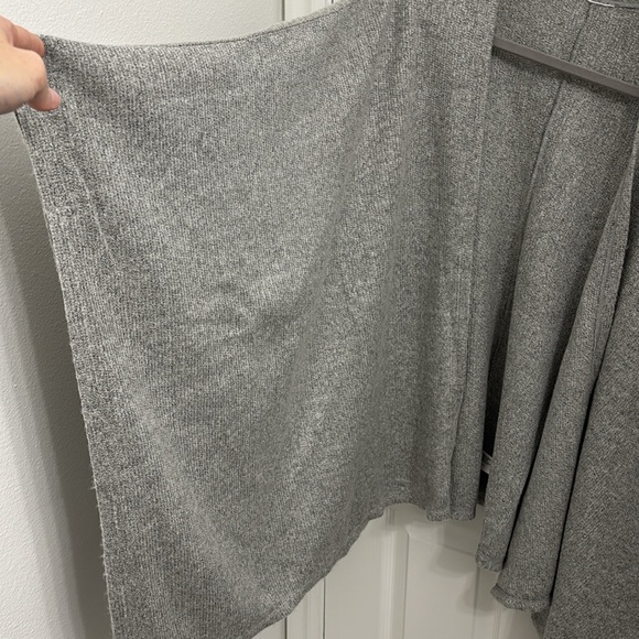 BOGO: Target Knit Cape Gray XL - Picture 5 of 5